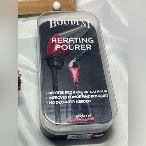 Elevate your wine experience 🍷 with the Houdini Aerating Pourer by Metrokane!